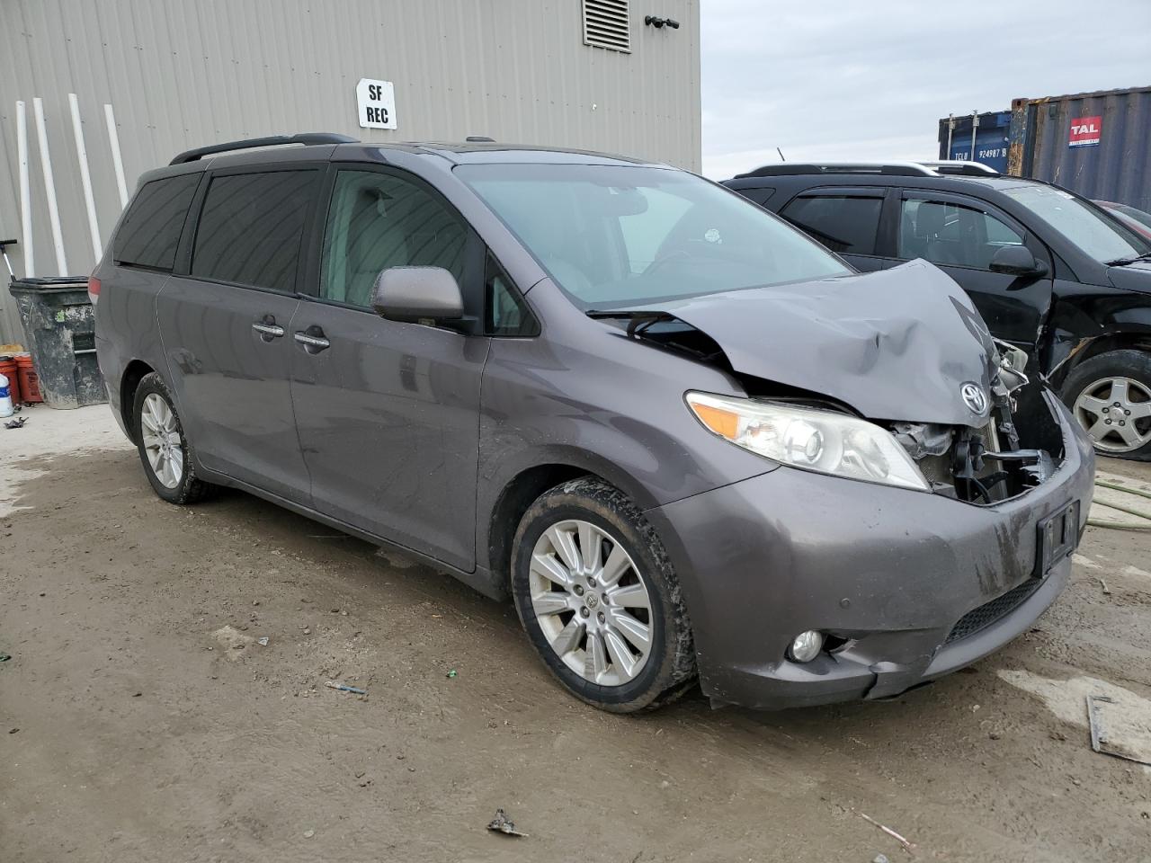 2011 Toyota Sienna - Image 4