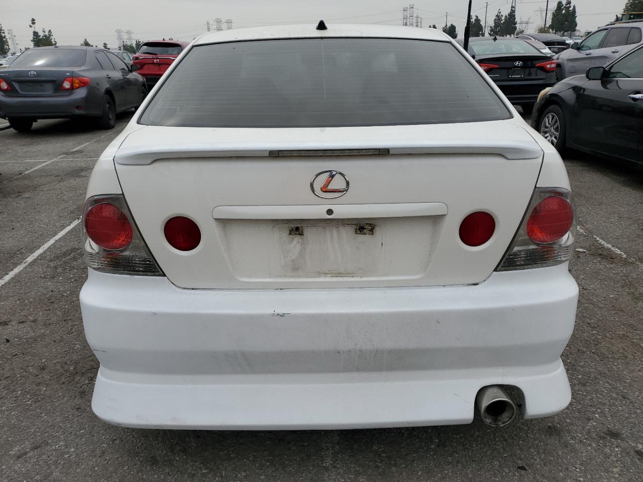 2001 Lexus IS - Image 6