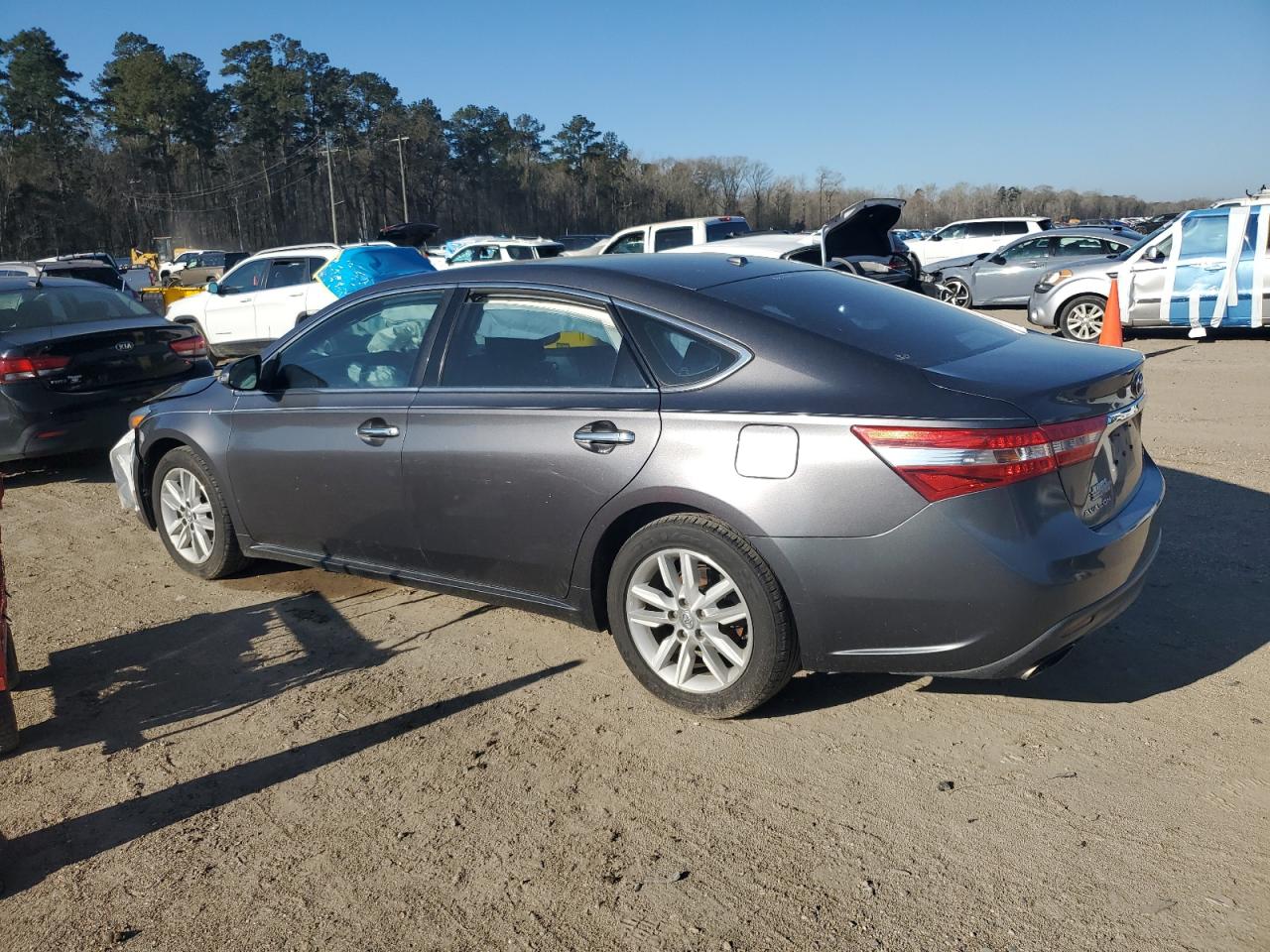 2015 Toyota Avalon - Image 2