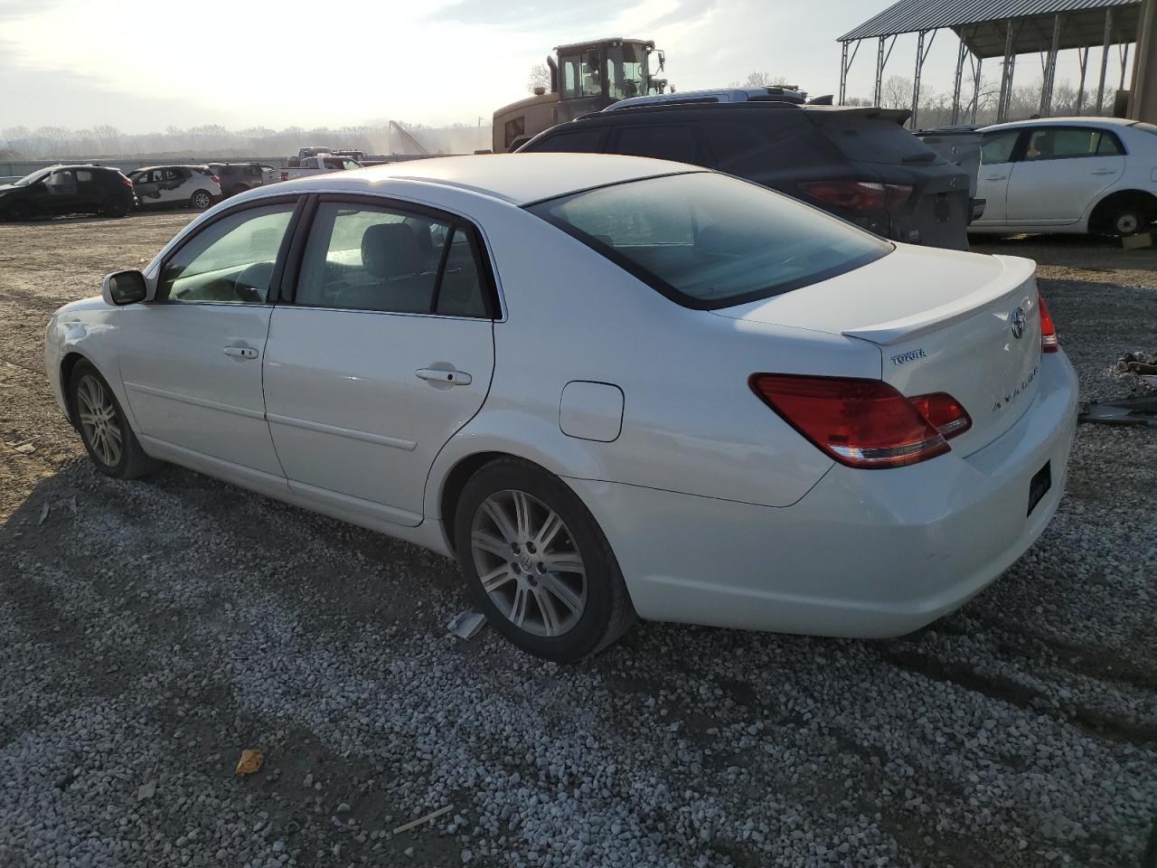 2007 Toyota Avalon - Image 2