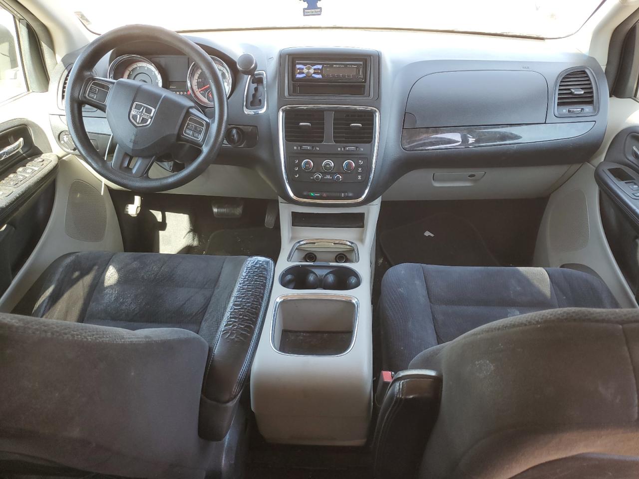 2015 Dodge Caravan - Image 8