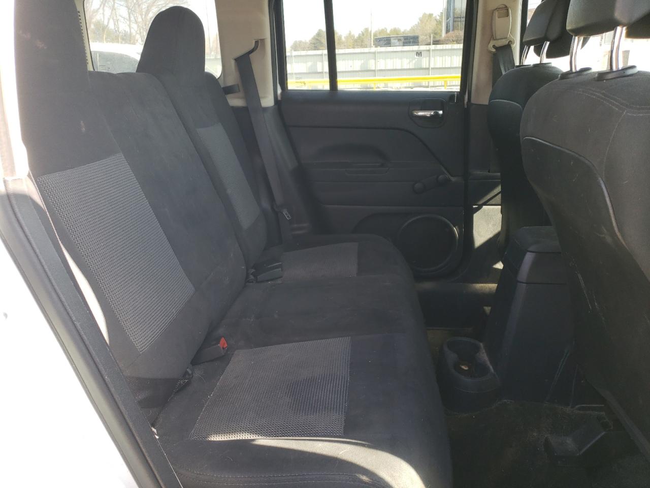 2015 Jeep Liberty (Patriot) - Image 11