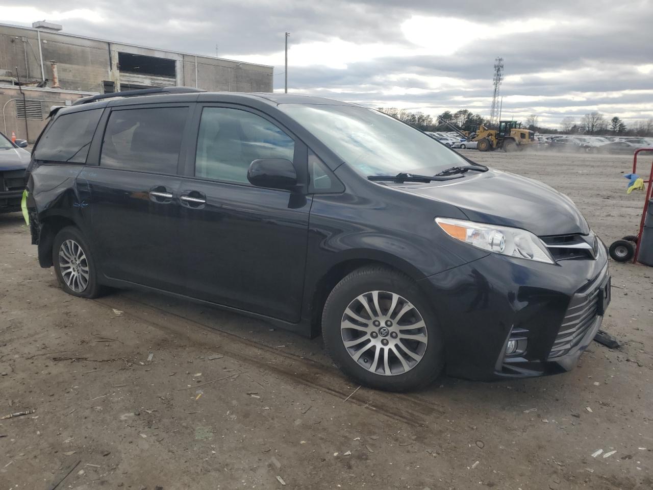 2020 Toyota Sienna - Image 4