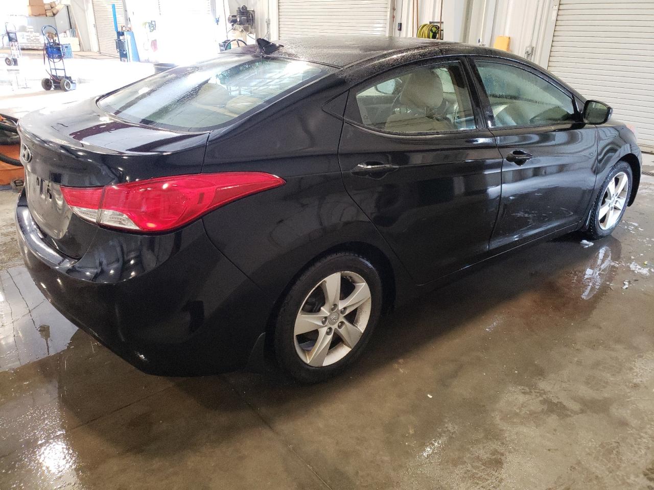 2013 Hyundai Elantra - Image 3