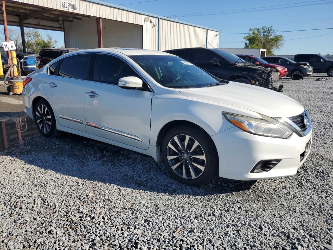 2016 Nissan Altima - Image 4