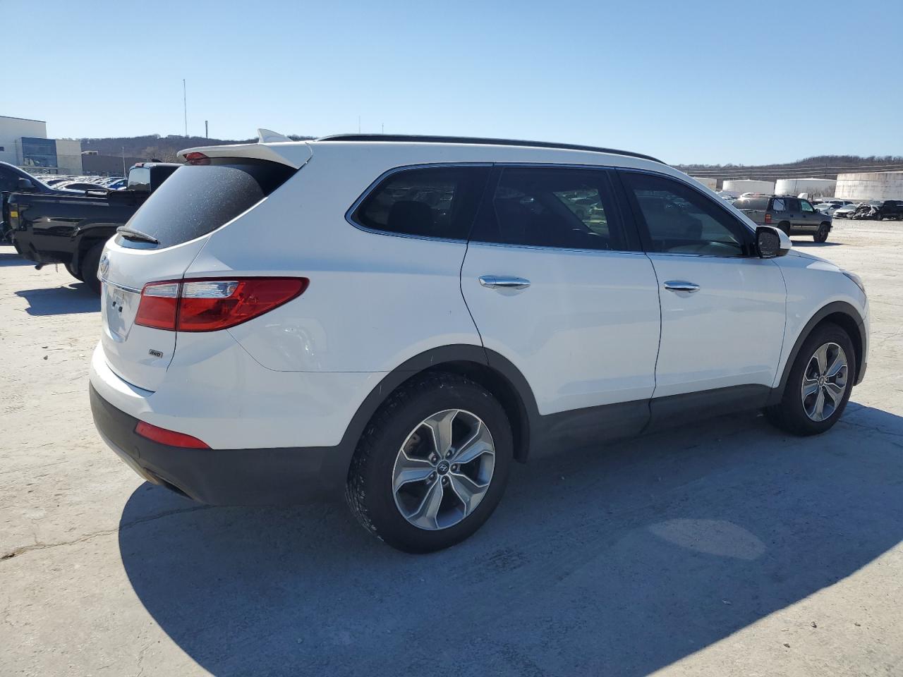 2015 Hyundai Santa Fe - Image 3