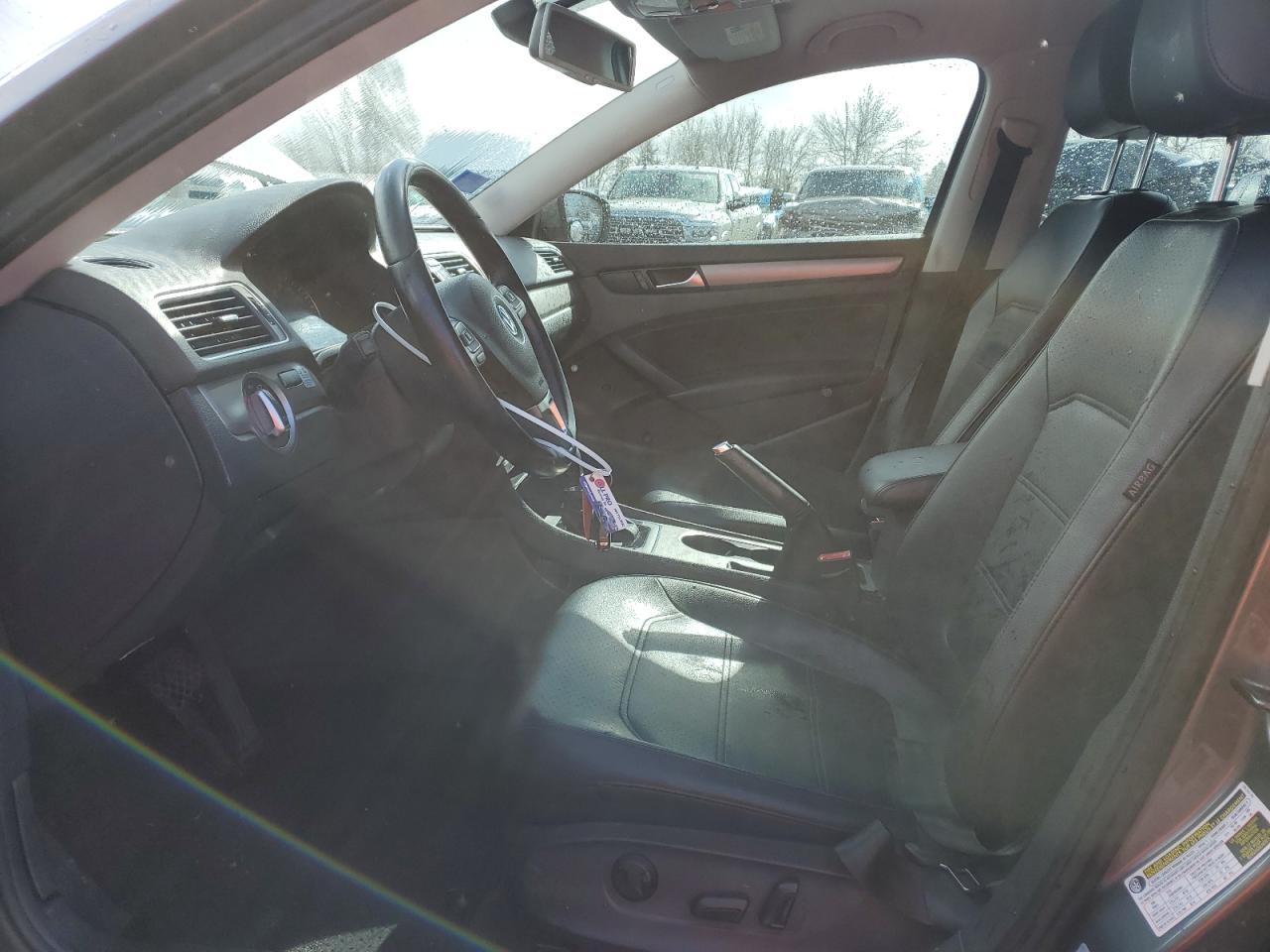 2014 Volkswagen Passat - Image 7