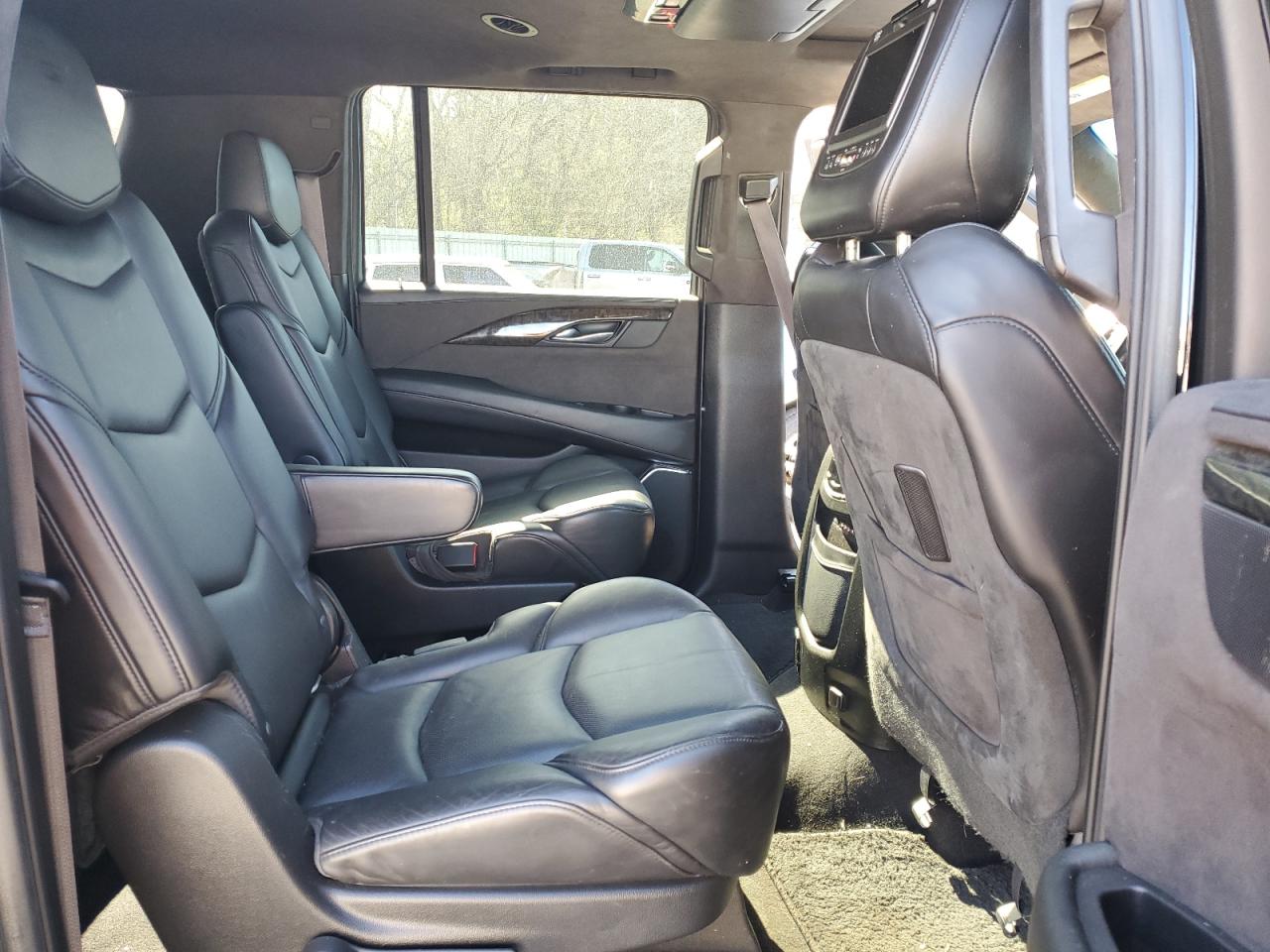 2015 Cadillac Escalade - Image 11