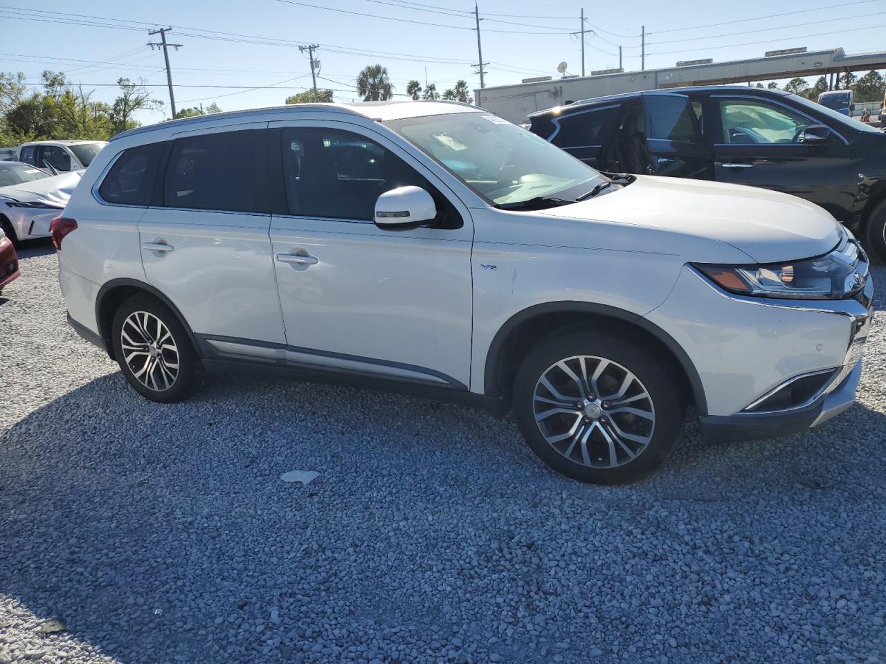 2016 Mitsubishi Outlander - Image 4