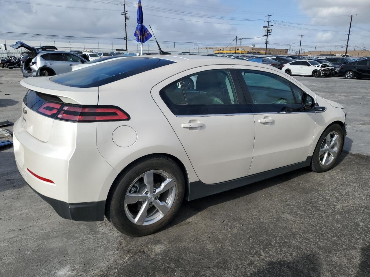 2013 Chevrolet Volt - Image 3
