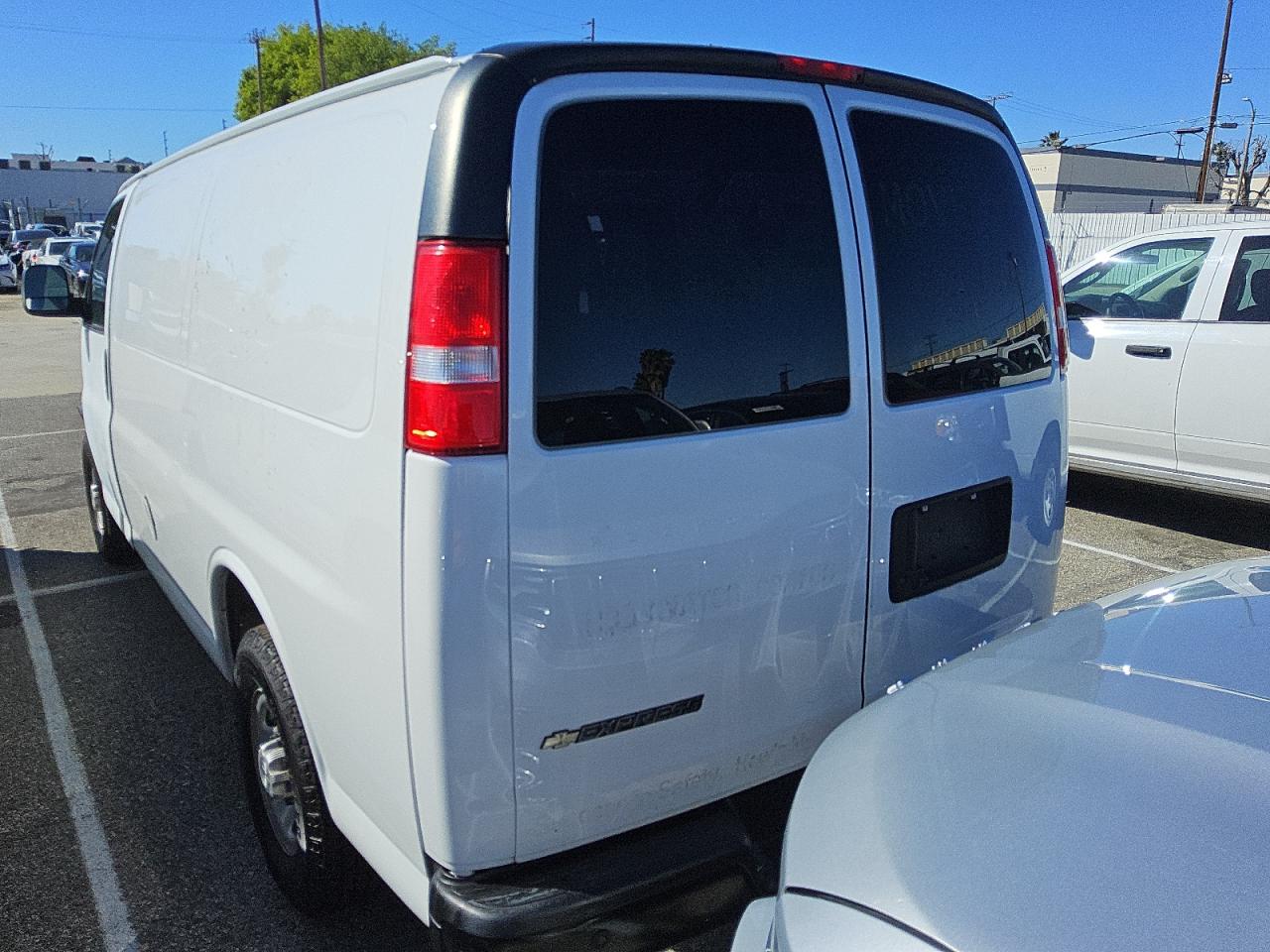 VIN: 1GCWGAFP5K1334425 2019 CHEVROLET EXPRESS