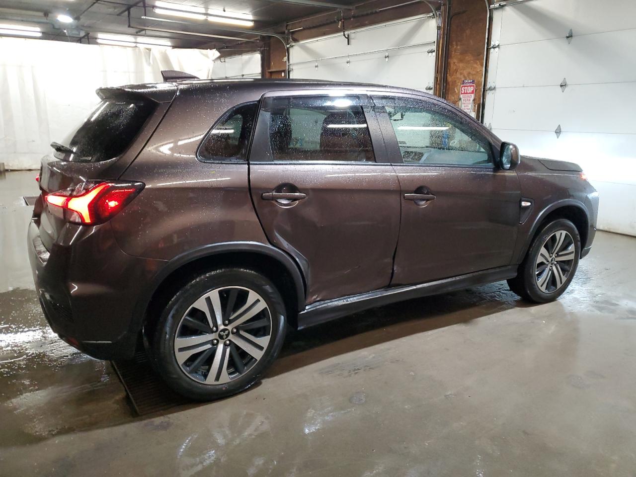 2021 Mitsubishi Outlander - Image 3
