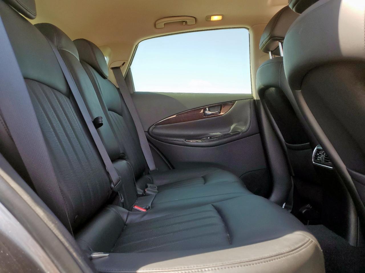 2017 Infiniti QX50 - Image 10