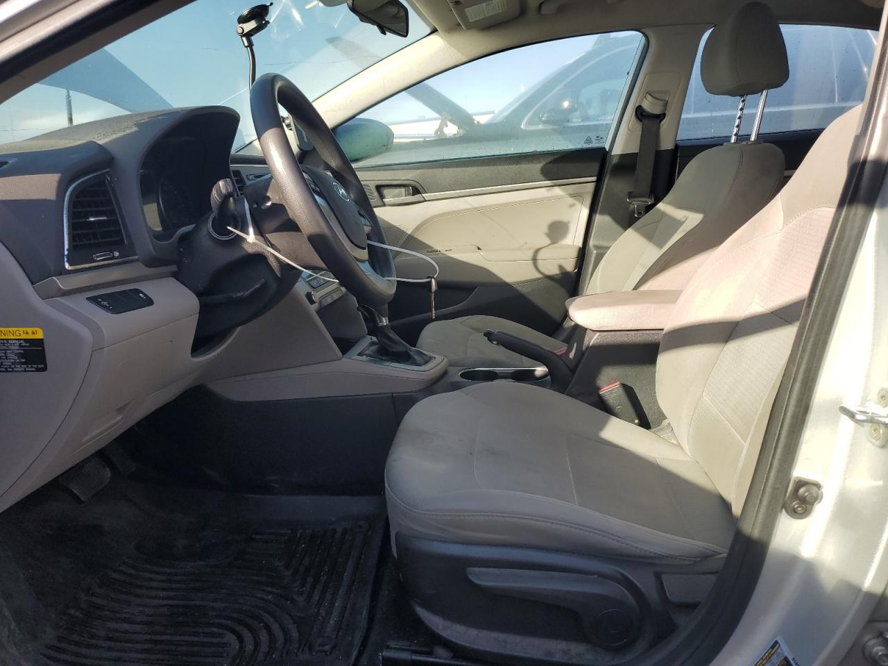 2017 Hyundai Elantra - Image 7