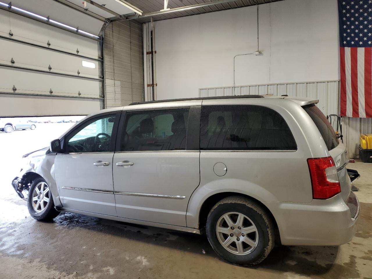 2012 Chrysler Town & Country - Image 2