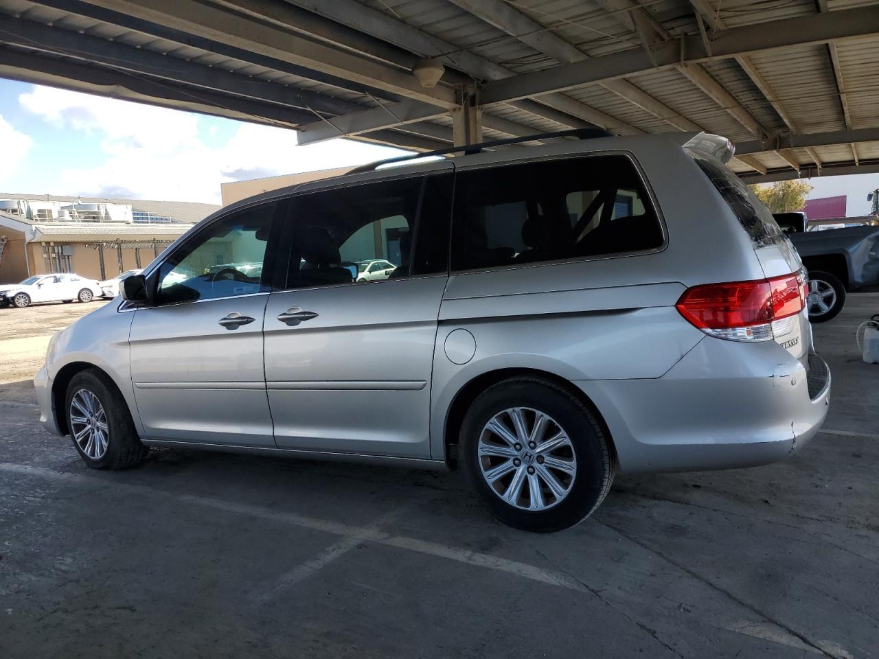 2009 Honda Odyssey - Image 2