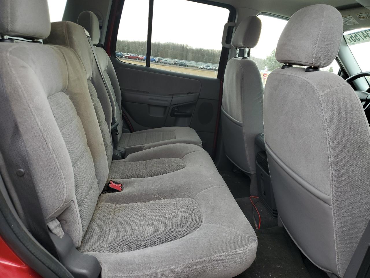 2005 Ford Explorer - Image 11