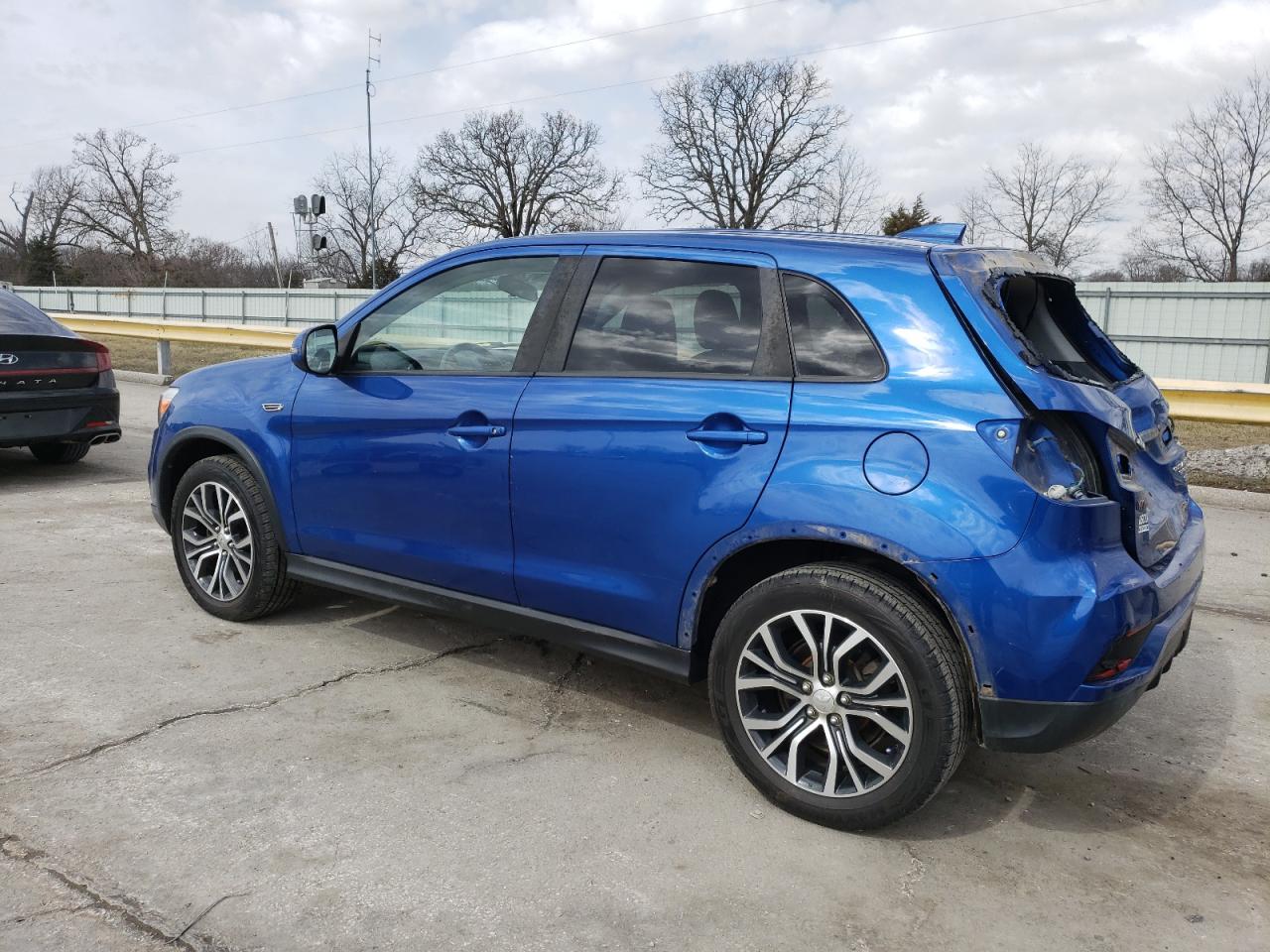 2018 Mitsubishi Outlander - Image 2