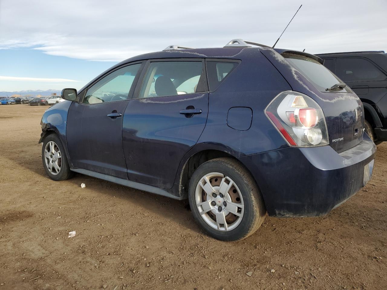 2009 Pontiac Vibe - Image 2