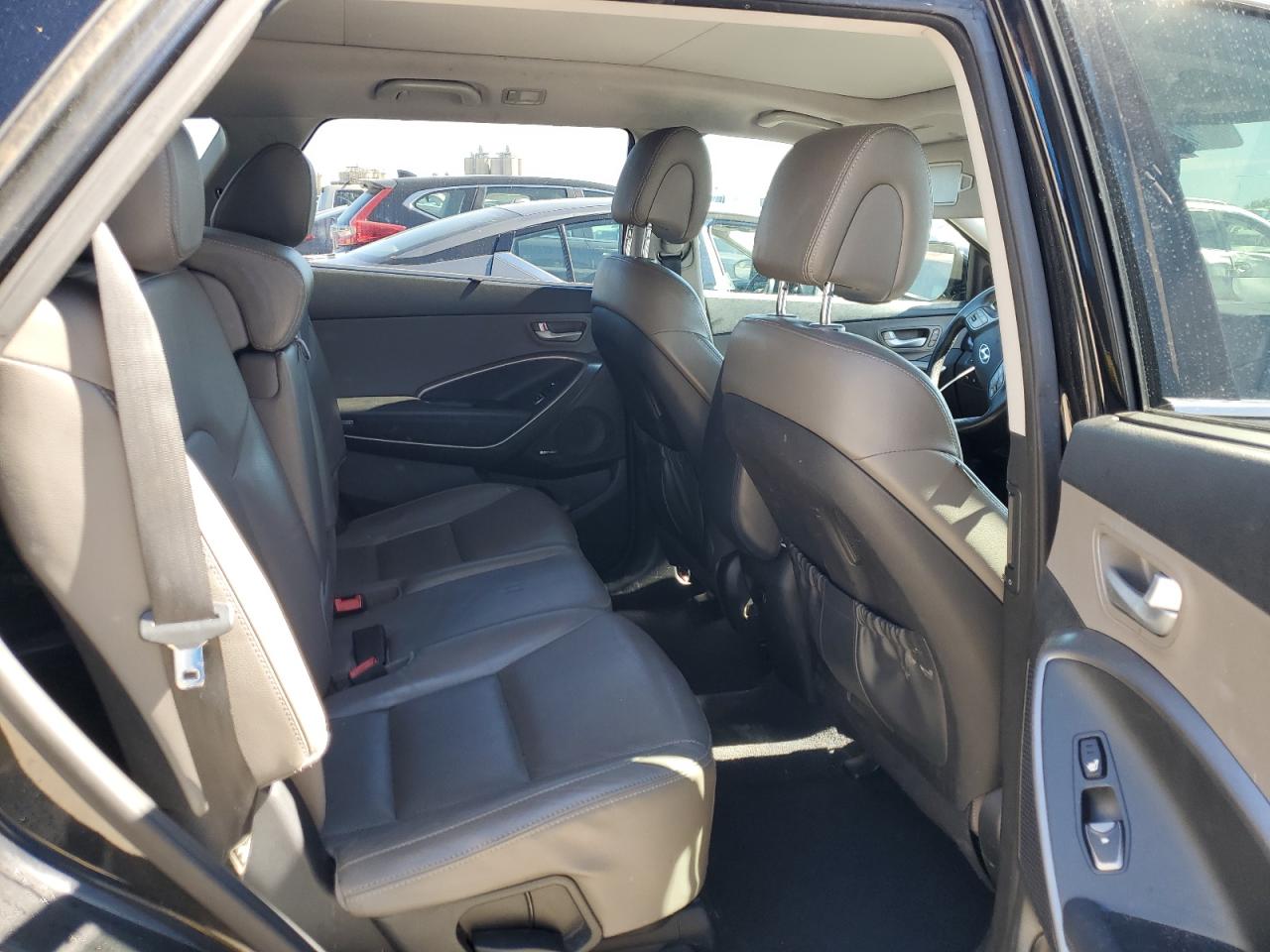 2015 Hyundai Santa Fe - Image 11