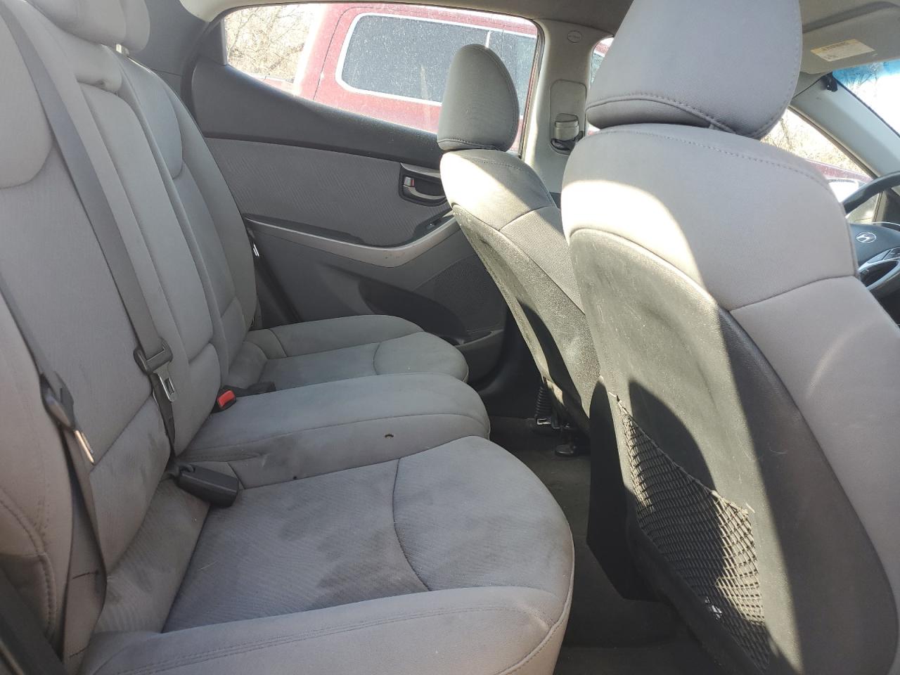2011 Hyundai Elantra - Image 10