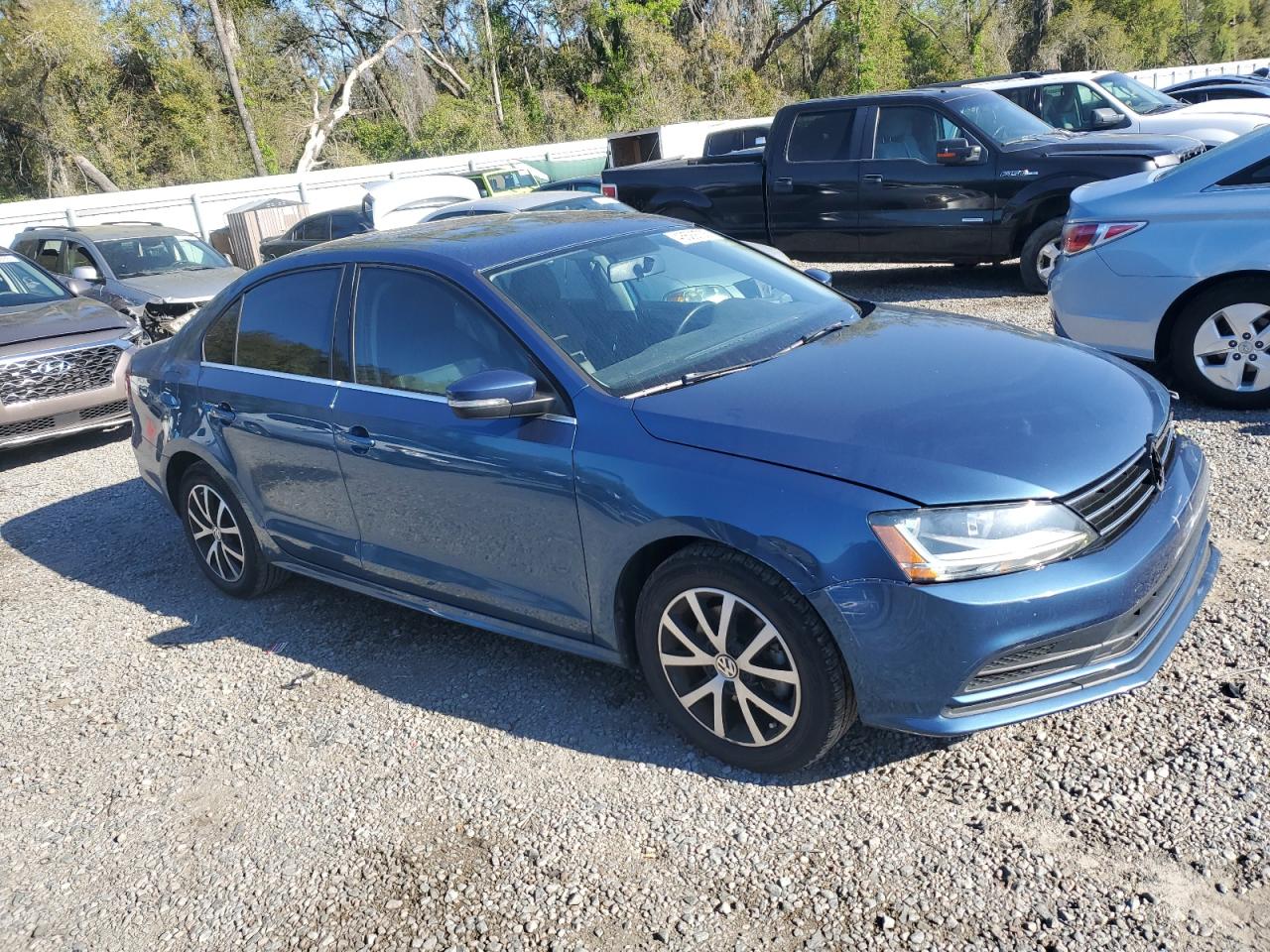 2017 Volkswagen Jetta - Image 4