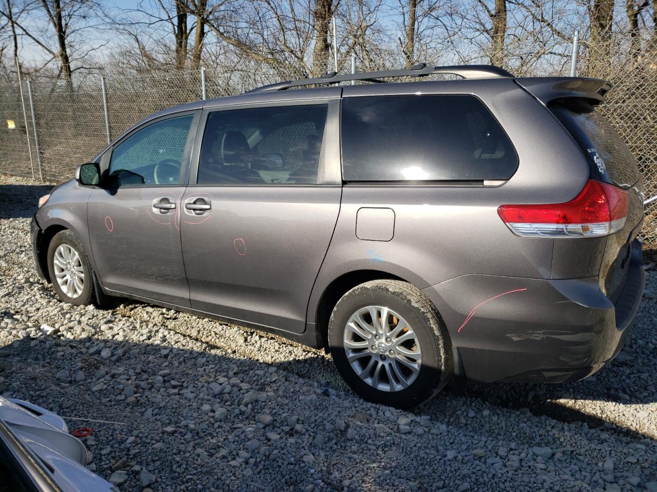 2011 Toyota Sienna - Image 2
