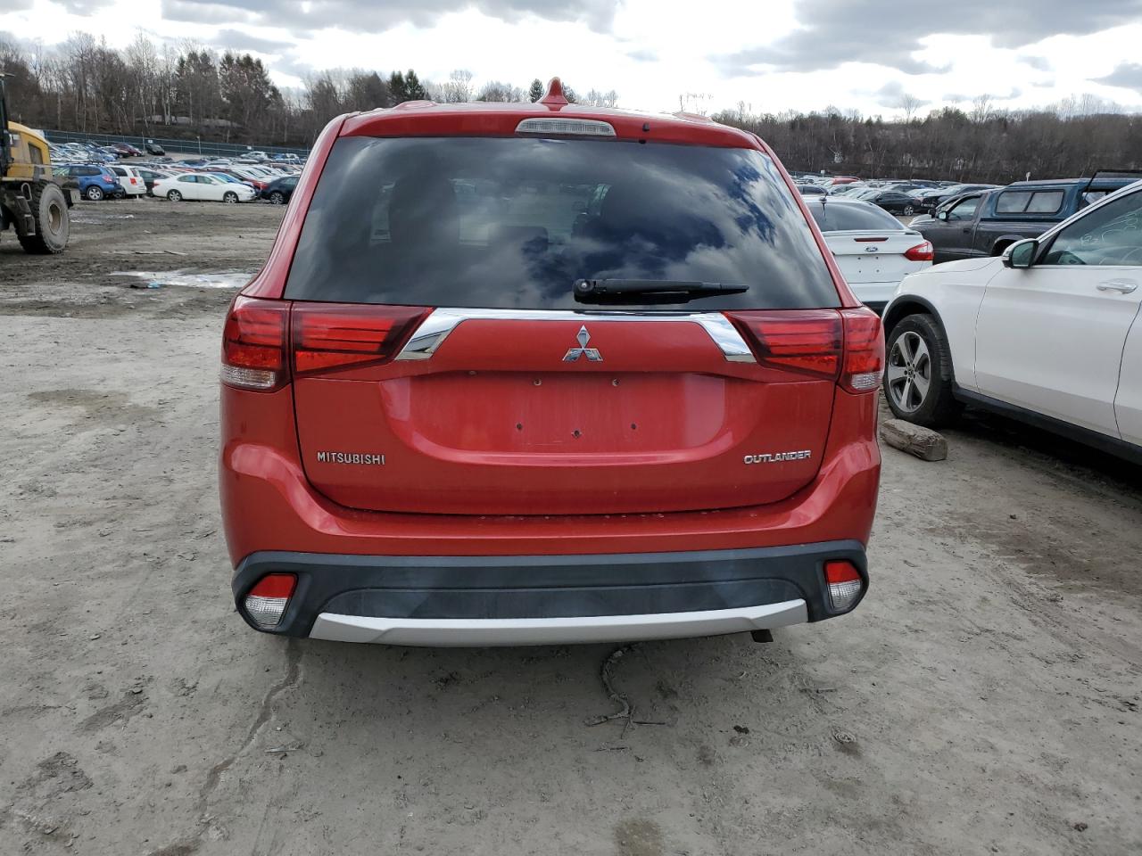 2018 Mitsubishi Outlander - Image 6