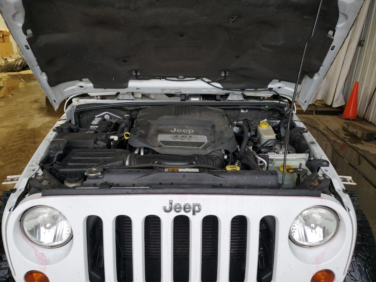 2013 Jeep Wrangler - Image 12