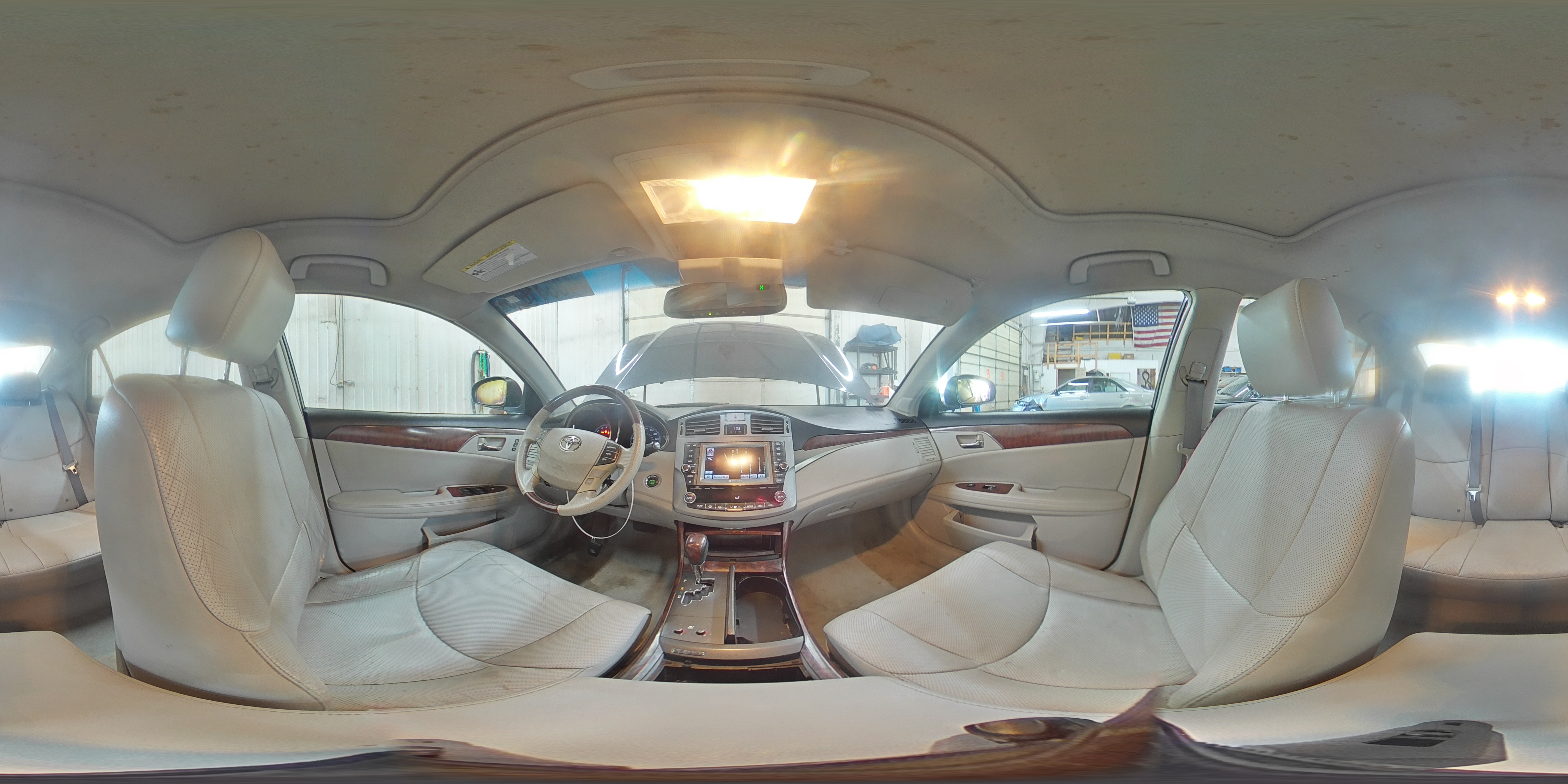 2011 Toyota Avalon - Image 12