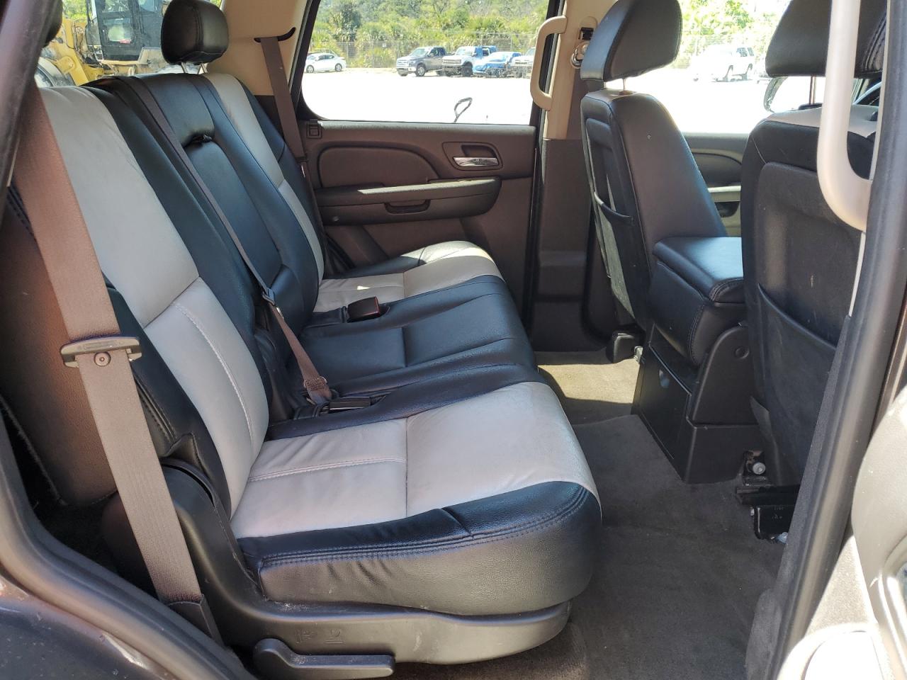 2010 Chevrolet Tahoe - Image 11