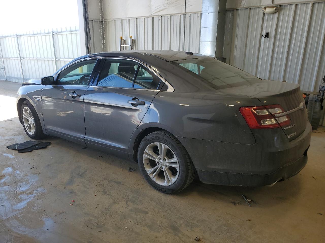 2015 Ford Taurus - Image 2