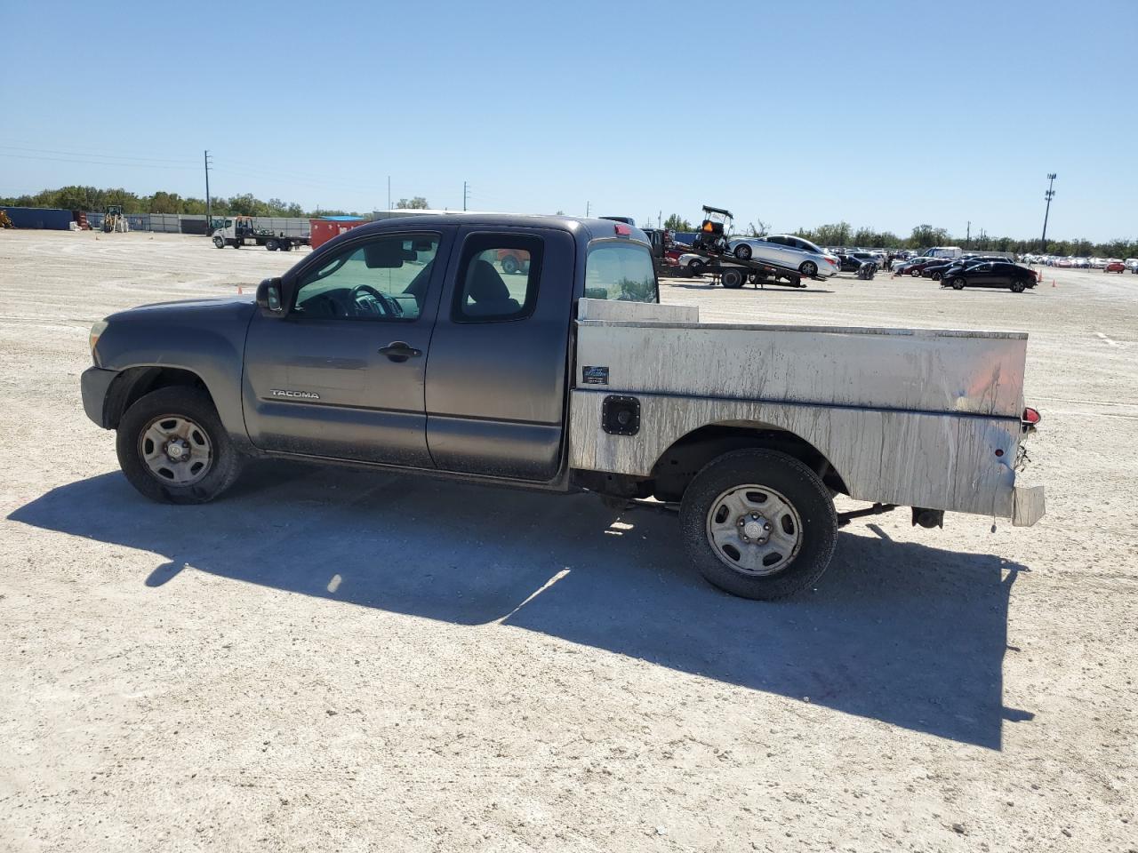 2014 Toyota Tacoma - Image 2