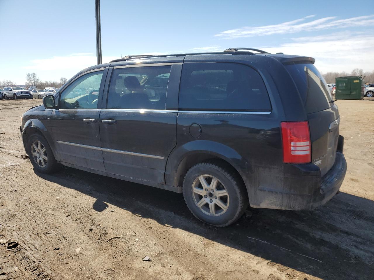 2009 Chrysler Town & Country - Image 2
