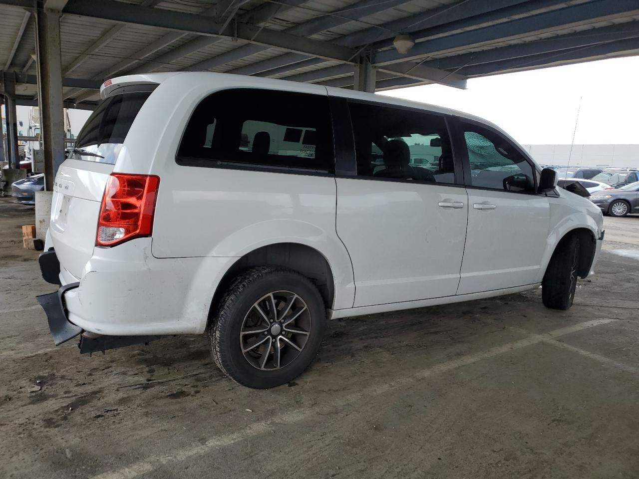 2018 Dodge Caravan - Image 3