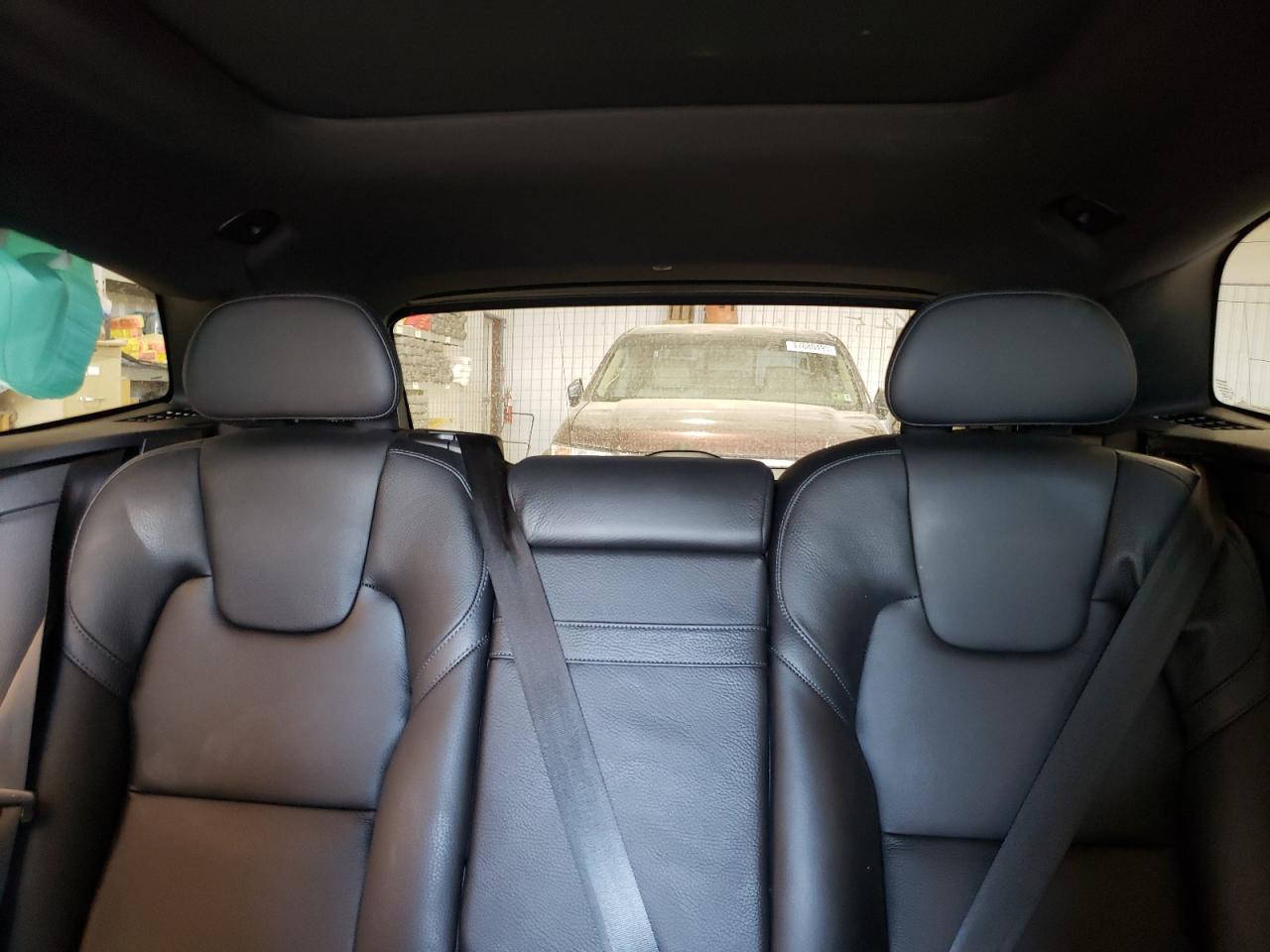 2018 Volvo XC60 - Image 10