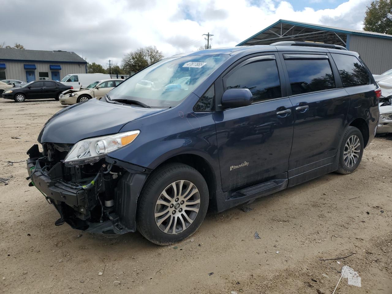 2018 Toyota Sienna - Image 1