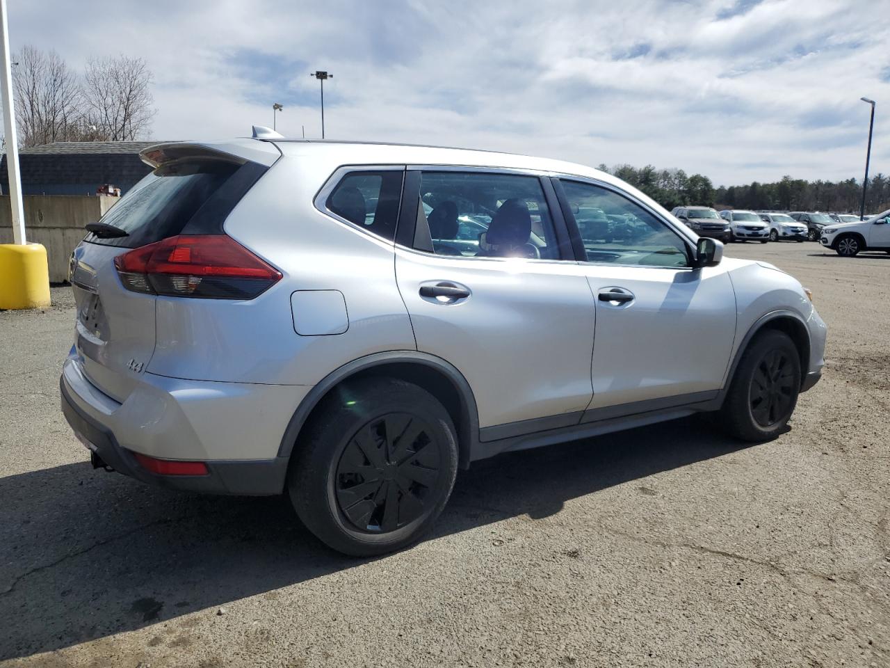 KNMAT2MT8JP519317 NISSAN ROGUE 2018