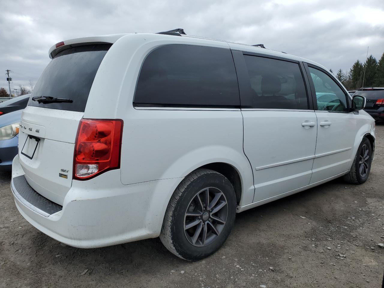 2017 Dodge Caravan - Image 3