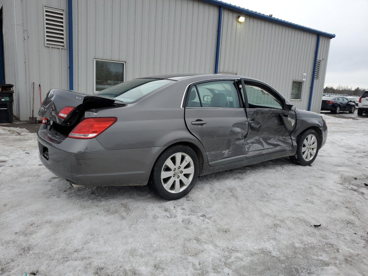 2006 Toyota Avalon - Image 3