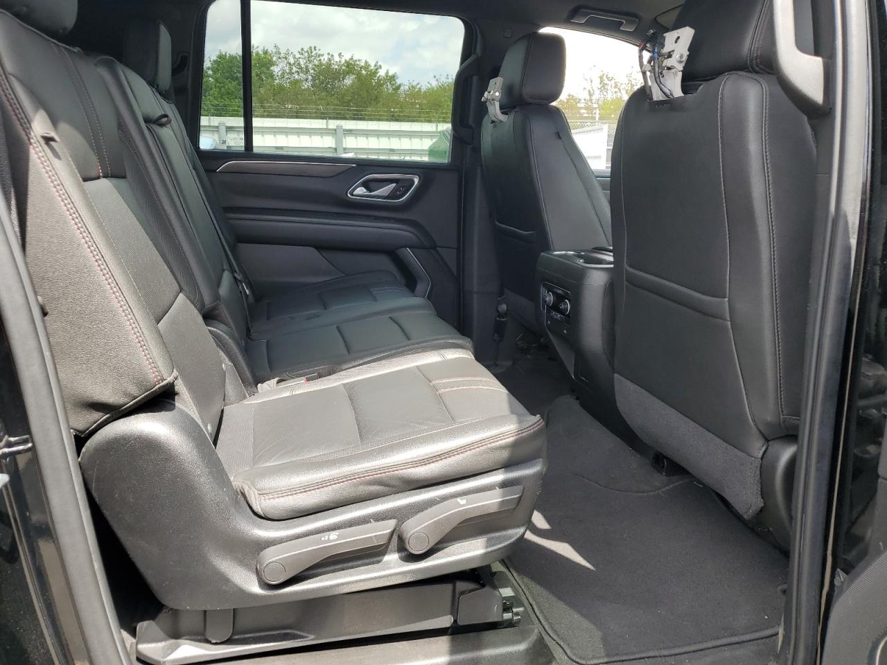 2022 Chevrolet Suburban - Image 11