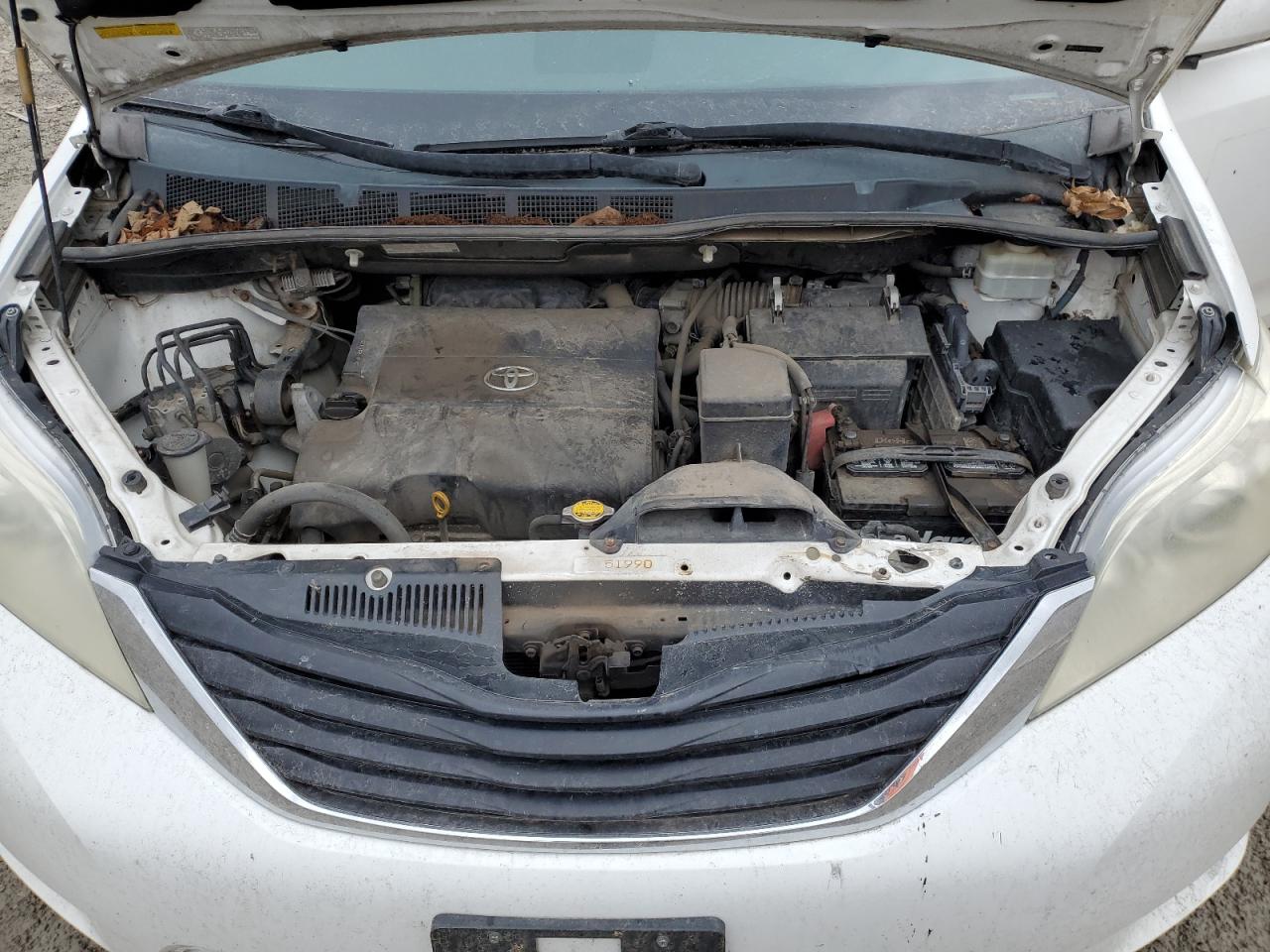 2011 Toyota Sienna - Image 12
