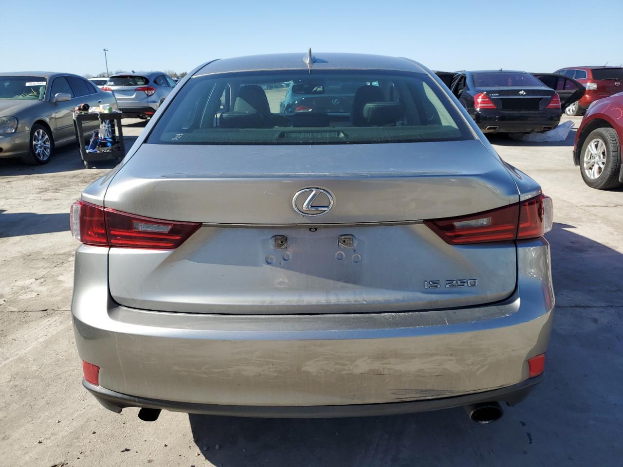 2015 Lexus IS - Image 6