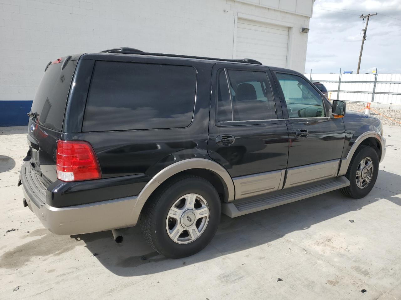2004 Ford Expedition - Image 3