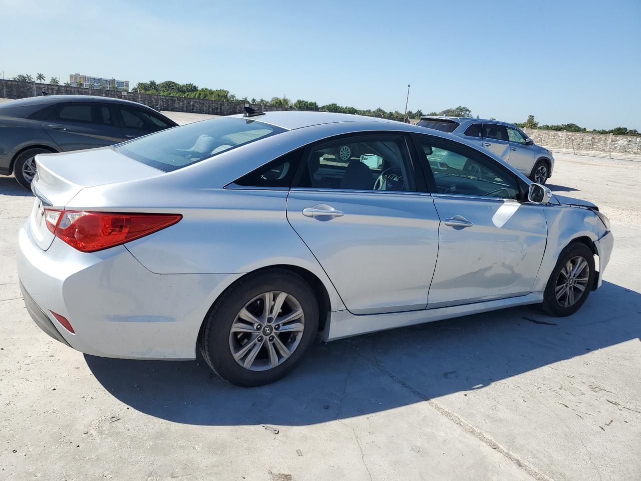 2014 Hyundai Sonata - Image 3