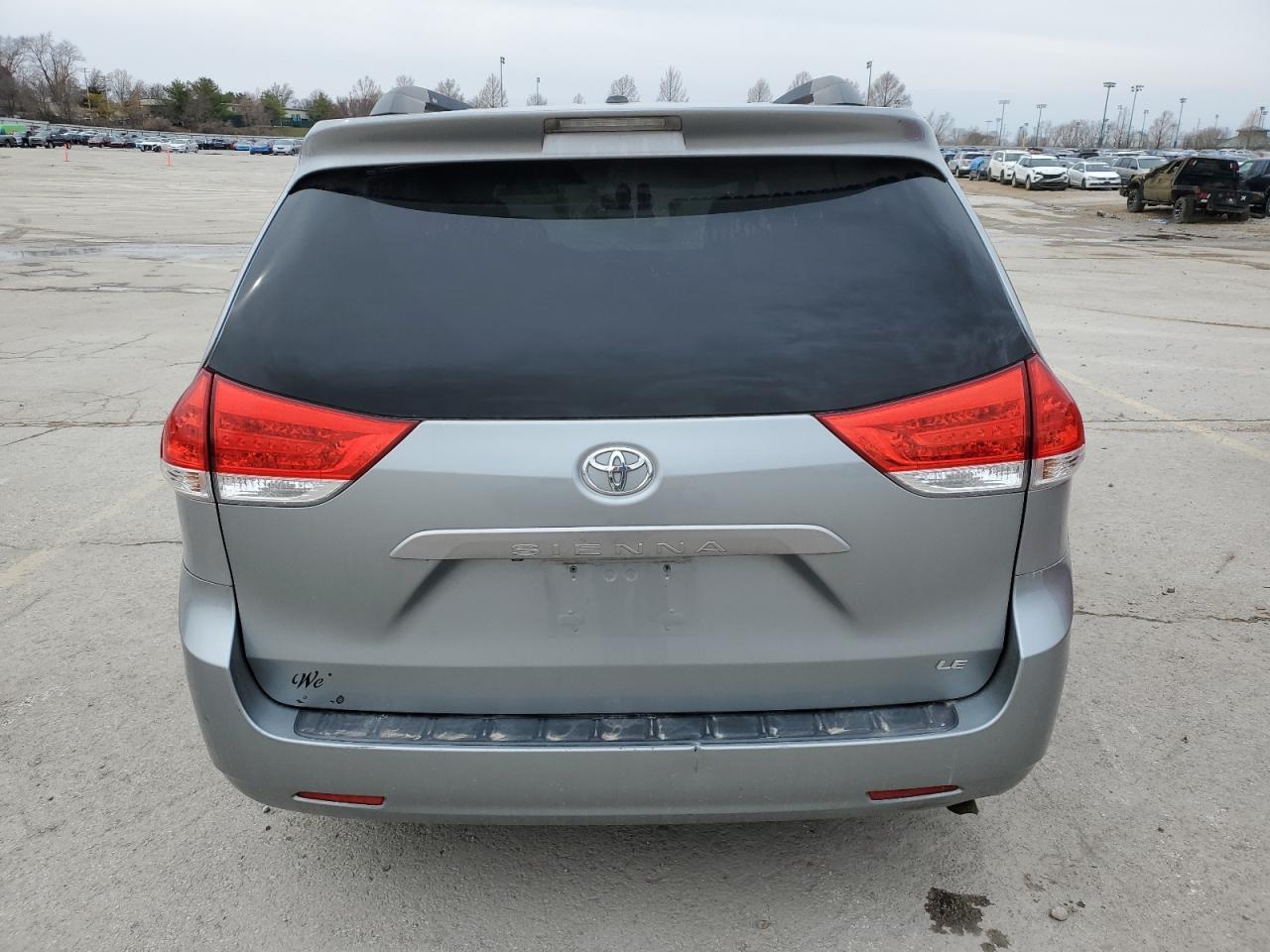 2011 Toyota Sienna - Image 6