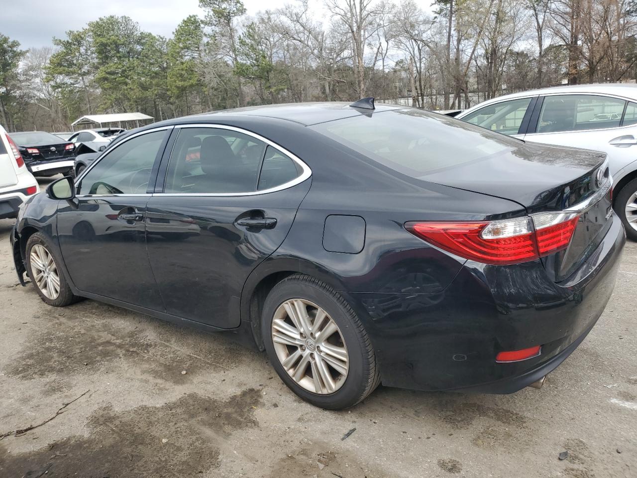2015 Lexus ES - Image 2