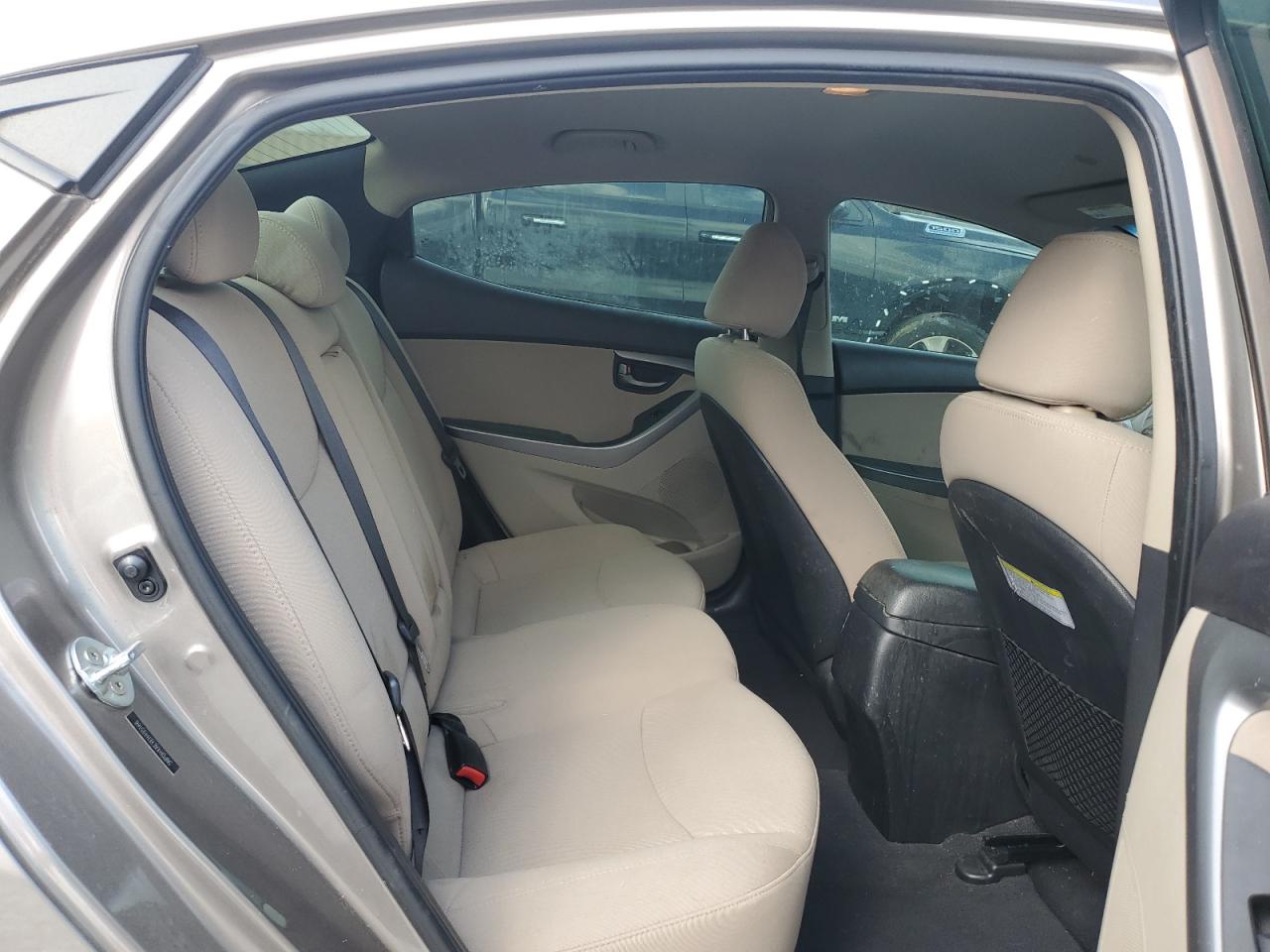2014 Hyundai Elantra - Image 10