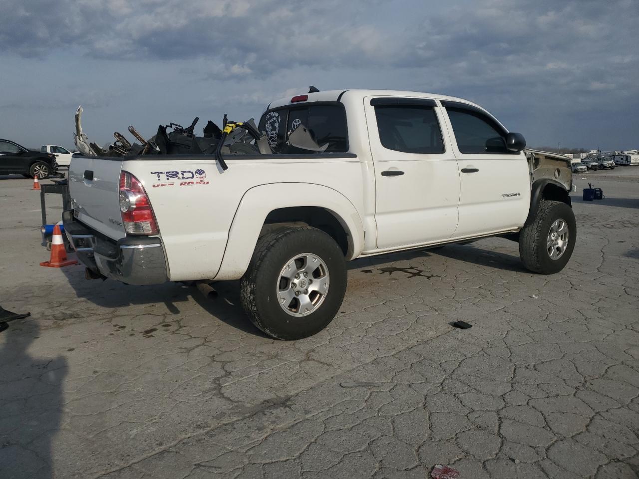 2014 Toyota Tacoma - Image 3