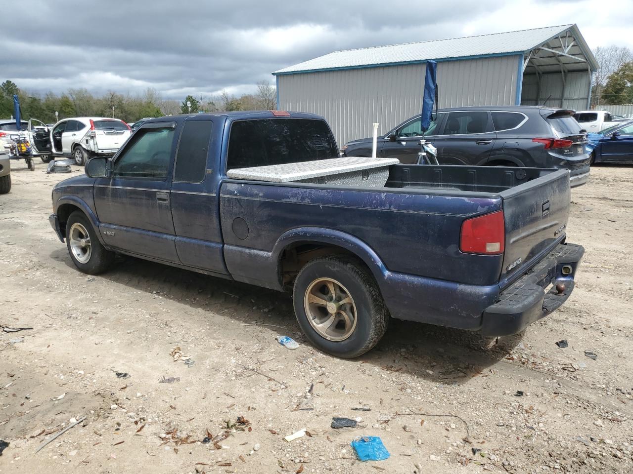 2000 Chevrolet S-10 Pickup - Image 2